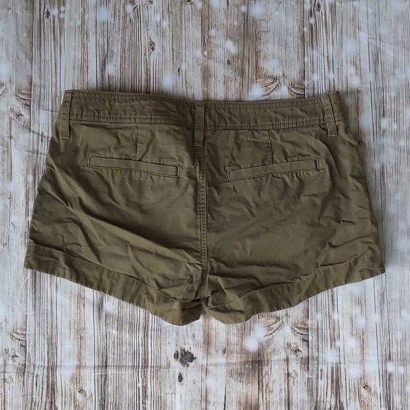 Kaki shorts - Picture 2 of 3